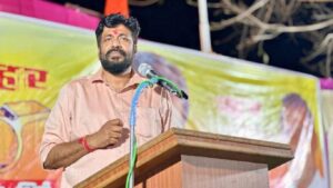 Bacchu Kadu Shiv Sena Entry: बच्चू कडूंची ‘घरवापसी’; एकनाथ शिंदे यांच्या उपस्थितीत शिवसेनेत प्रवेश