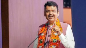 फडणवीसांचे 'सिग्नेचर वॉर'! विरोधकांच्या विरोधात एक कोटी महिलांची वज्रमूठ बांधणार…