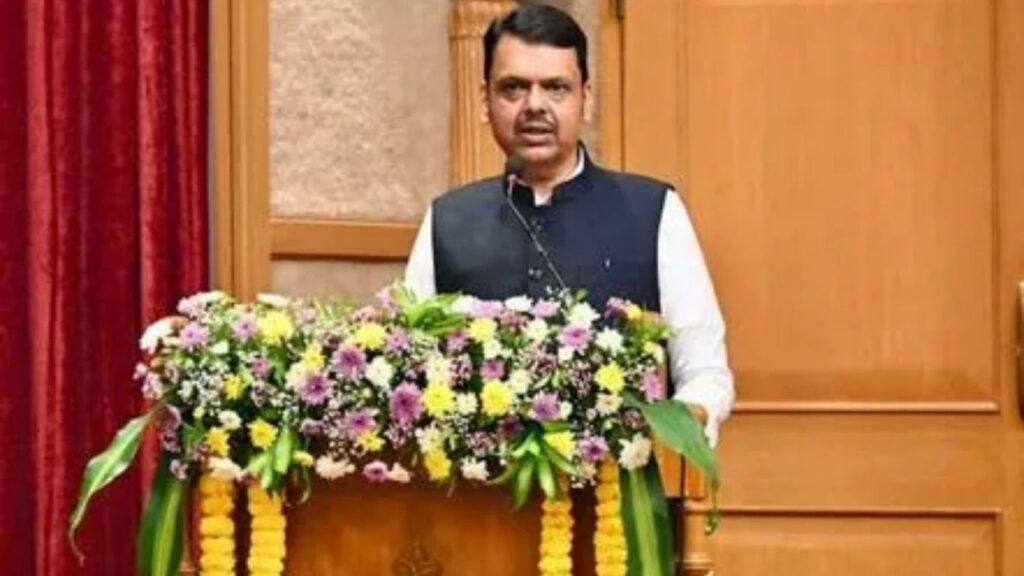 ‘झिरो ब्युरोक्रसी’कडे शासनाची वाटचाल प्रशासनाने स्टार्टअपसारखे काम करावे – मुख्यमंत्री देवेंद्र फडणवीस