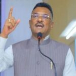 मंत्री प्रताप सरनाईक मराठी सक्तीवर ठाम रिक्षा-टॅक्सी चालकांसाठी अनिवार्य संवादाबाबत विशेष बैठक