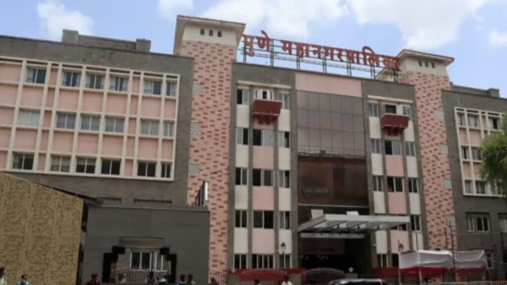 पुणे महापालिका सभेत गदारोळ: कामकाज पद्धतीवर विरोधक आक्रमक, भ्रष्टाचाराच्या आरोपांनी वातावरण तापले