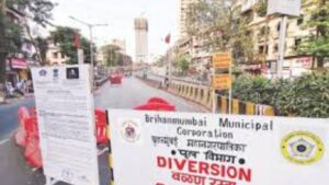 मुंबईत अनेक पुलांवरील वाहतूक बंद दुरुस्ती आणि पुनर्बांधणीमुळे शहरात कोंडी