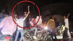 पुण्यातील दिवे घाटात मध्यरात्री शस्त्रधारी टोळक्याचा राडा; 150 गाड्यांसह तलवारी-कोयते फिरवत दहशत