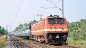 रेल्वे तिकीट कन्फर्मेशन गाईड: GNWL, RLWL, PQWL की RAC—कोणतं तिकीट आधी कन्फर्म होतं? स्मार्ट बुकिंग टिप्स जाणून घ्या