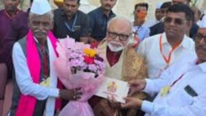 10 एकरचा मांडव, 3 लाख पाहुणे इंदोरीकर महाराजांचे ट्रोलर्सना सडेतोड उत्तर