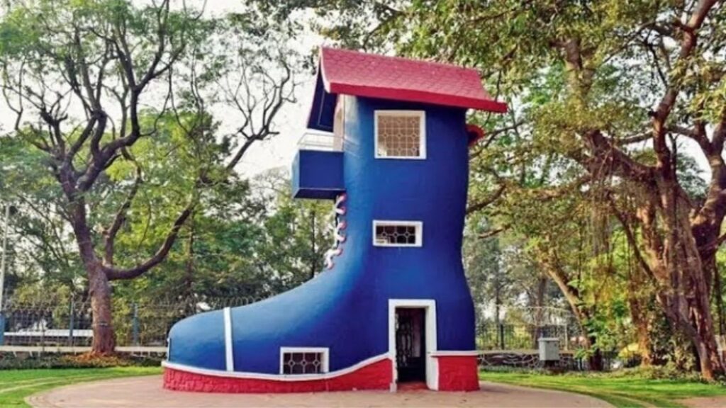 ‘म्हातारीचा बूट’ दुरुस्तीसाठी मुंबई महापालिकेची निविदा ७.५ लाखांचा जीर्णोद्धार प्रकल्प