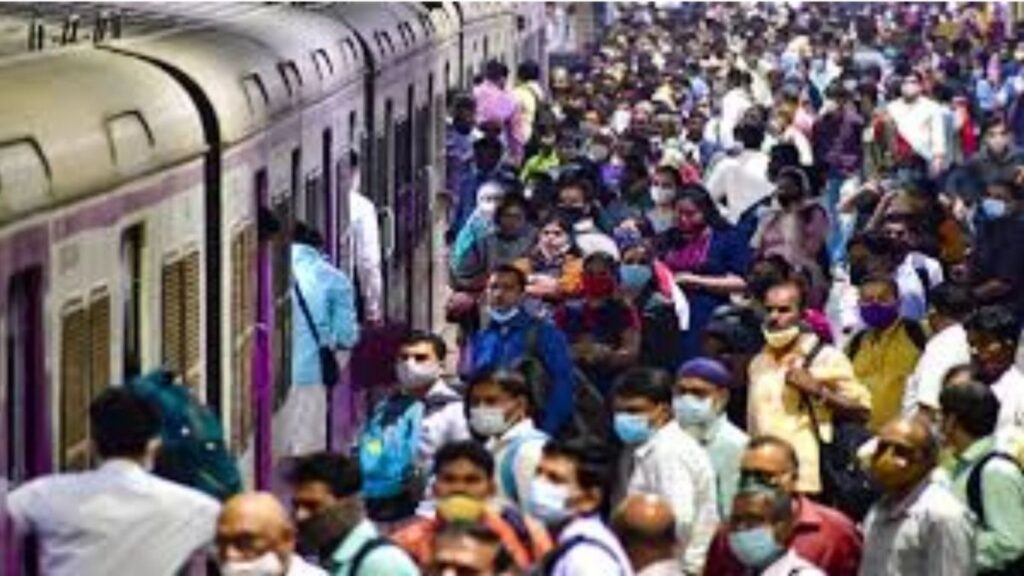 एप्रिलमध्ये २.२७ लाख विनातिकीट प्रवासी पकडले १६.१३ कोटींची वसुली करत मध्य रेल्वेचा विक्रम