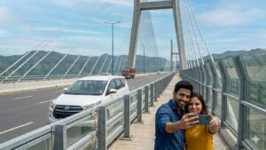 पुणे-मुंबई द्रुतगती महामार्ग ‘मिसिंग लिंक’वर नियमभंग महापौरांच्या फोटोमुळे दुहेरी निकषांचा आरोप