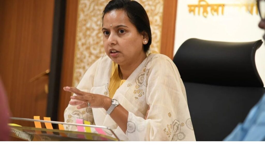 बलात्कार दोषींना पॅरोल बंदीची मागणी आदिती तटकरे यांचे निवेदन, मुख्यमंत्र्यांचे तातडीचे निर्देश