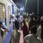 पुणे-दौंड डेमो गाडीच्या चाकांना पाटस स्थानकात आग प्रवाशांमध्ये घबराट, मोठी दुर्घटना टळली