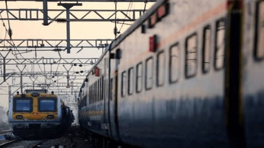 पुणे रेल्वे केटरिंग सेवेला प्रवाशांचा भरघोस प्रतिसाद महसूलात 26.18% वाढ, उद्दिष्टापेक्षा ₹16 लाख अधिक उत्पन्न