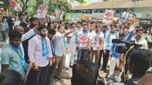 NEET Paper Leak Protest : पुण्यात NSUI चे आंदोलन, विद्यार्थ्यांच्या आत्महत्यांप्रकरणी सरकारवर गंभीर आरोप