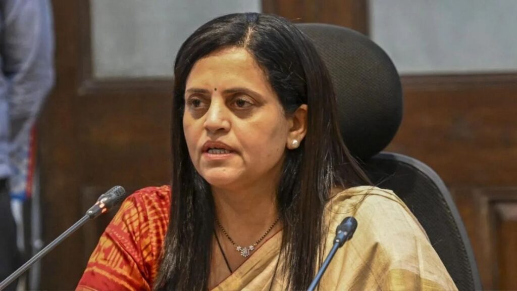 Mumbai News: कंत्राटदारांवरील अवलंबित्व कमी करण्याचे मुंबई महापालिका आयुक्त अश्विनी भिडे यांचे आदेश