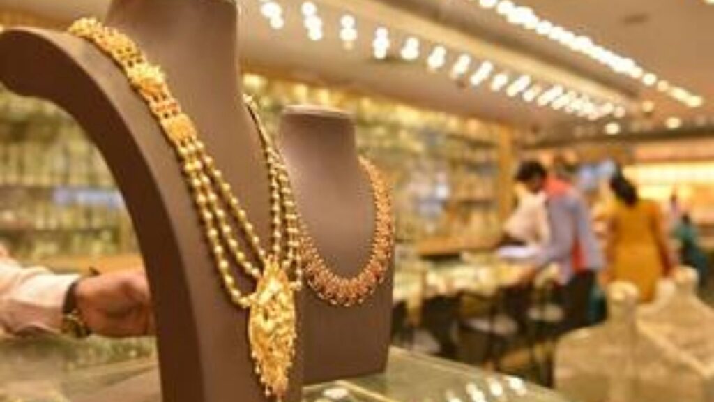 Gold Rate Today: सोन्या-चांदीच्या दरात मोठी घसरण 5 दिवसांत सोने 4 हजारांनी तर चांदी 12 हजारांनी स्वस्त