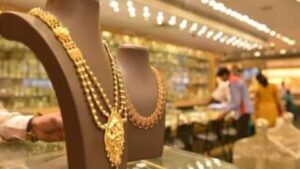 Gold Rate Today: सोन्या-चांदीच्या दरात मोठी घसरण 5 दिवसांत सोने 4 हजारांनी तर चांदी 12 हजारांनी स्वस्त
