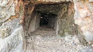 Maval News: विसापूर गडाच्या पायथ्याशी सापडले रहस्यमय प्राचीन भुयार मावळच्या इतिहासात नवा शोध