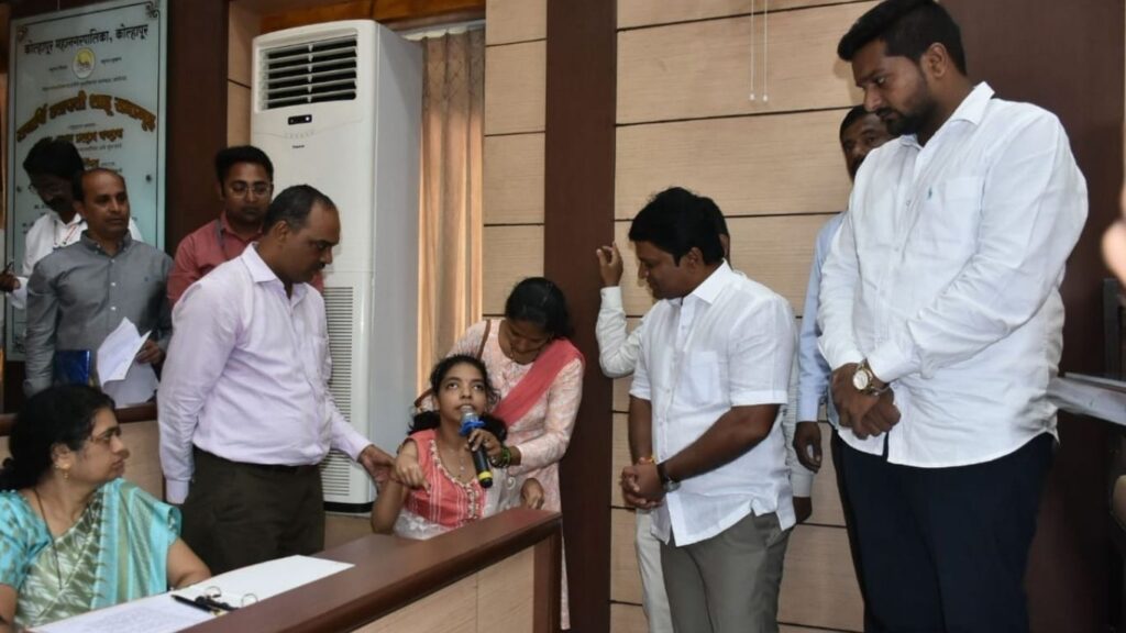 अपंगत्वावर मात करत स्वरूपा राऊतचे यश दहावीत 80 टक्के गुण मिळवत दिली जिद्दीची प्रेरणा