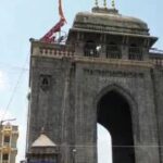 तुळजापूर मंदिरातील VIP प्रवेशद्वारावरून वाद सर्वसामान्य भाविकांना प्रवेश नाकारल्याने संताप