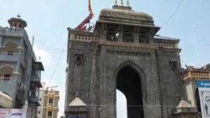 तुळजापूर मंदिरातील VIP प्रवेशद्वारावरून वाद सर्वसामान्य भाविकांना प्रवेश नाकारल्याने संताप