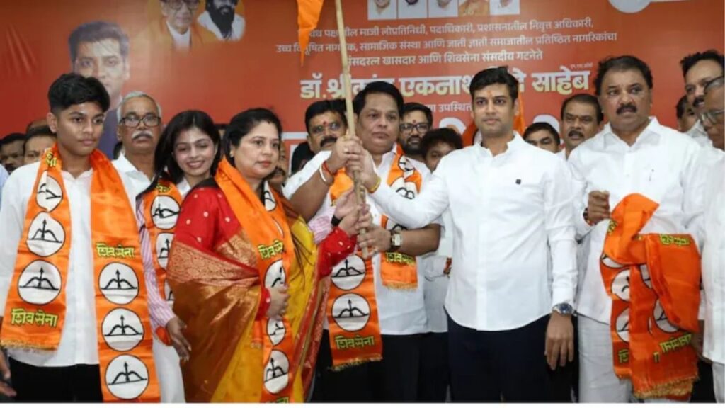 Dombivli Politics: भाजपच्या 4 माजी नगरसेवकांचा शिवसेनेत प्रवेश, डोंबिवलीतील राजकीय समीकरणे बदलणार?