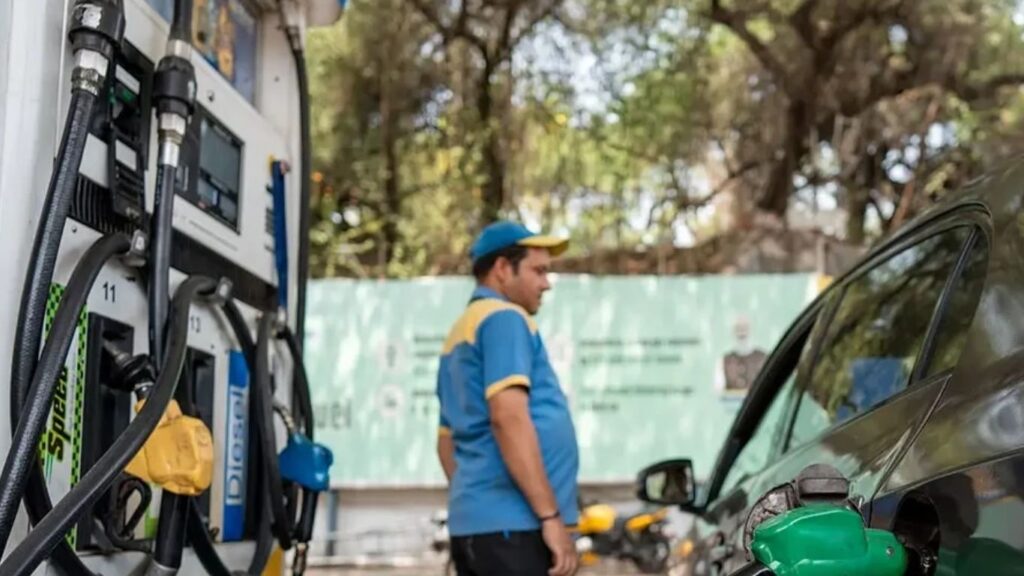 इंधन दरवाढीचा जुन्नरला फटका! वाहतूक भाड्यात 20% वाढ; शेतकरी आणि व्यापाऱ्यांवर आर्थिक भार