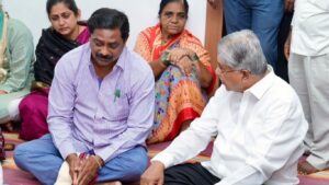 अनंतराव थोपटे यांना चंद्रकांत पाटील यांची भावपूर्ण श्रद्धांजली भोरमध्ये घेतले अंत्यदर्शन
