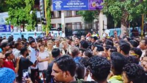 नवी मुंबईत वीज समस्येवर नागरिकांचा उद्रेक कामोठ्यात हजारोंचा रस्ता रोको, महावितरणविरोधात तीव्र आंदोलन