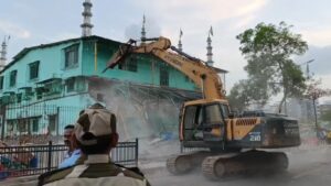 भाईंदरमधील अनधिकृत धार्मिक स्थळावर कारवाई बाळासाहेब ठाकरे कलादालनाचा मार्ग अखेर मोकळा