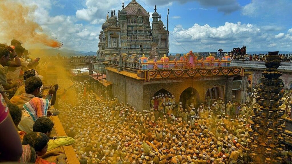 जेजुरी गडावर सुरक्षेचा प्रश्न गंभीर पुजाऱ्यावर हल्ल्यानंतर सुरक्षा व्यवस्था बळकट करण्याची मागणी