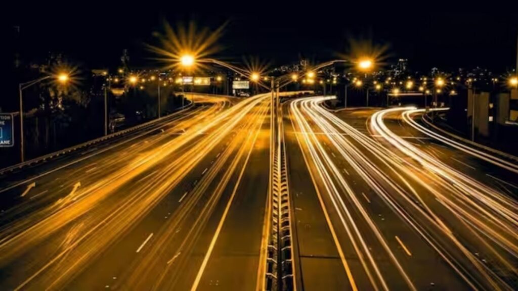महामार्गांवर सर्वत्र स्ट्रीट लाईट्स का नसतात? NHAI ने सांगितले अंधारामागचे खरे कारण