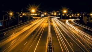 महामार्गांवर सर्वत्र स्ट्रीट लाईट्स का नसतात? NHAI ने सांगितले अंधारामागचे खरे कारण