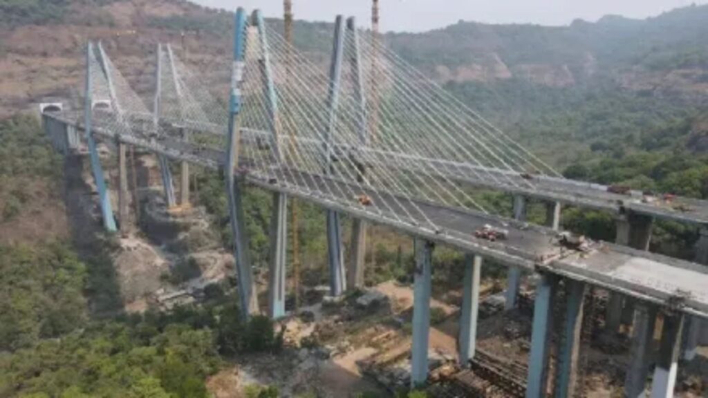 मुंबई-पुणे एक्सप्रेसवेच्या ‘मिसिंग लिंक’ला ‘शिंग्रोबा धनगर’ यांचे नाव द्या मुख्यमंत्र्यांकडे उद्योग क्षेत्राची मागणी