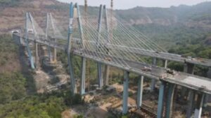 मुंबई-पुणे एक्सप्रेसवेच्या ‘मिसिंग लिंक’ला ‘शिंग्रोबा धनगर’ यांचे नाव द्या मुख्यमंत्र्यांकडे उद्योग क्षेत्राची मागणी