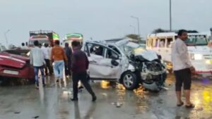 Pune News: पुणे-नाशिक महामार्गावरील नारायणगावात तिहेरी भीषण अपघात एकाचा मृत्यू, सात जण गंभीर जखमी