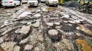 Mumbai News: ‘आणखी किती संधी द्यायची?’ मुंबईतील खड्डे आणि उघड्या मॅनहोलवरून उच्च न्यायालयाची पालिकेला फटकार