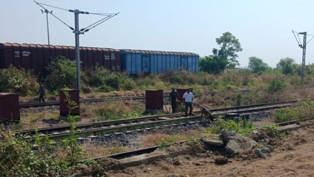 गुन्हेगारीचा भयंकर शेवट! साथीदारांकडून गळा चिरून हत्या रेल्वे ट्रॅकजवळ मृतदेह आढळला