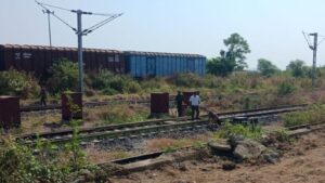 गुन्हेगारीचा भयंकर शेवट! साथीदारांकडून गळा चिरून हत्या रेल्वे ट्रॅकजवळ मृतदेह आढळला