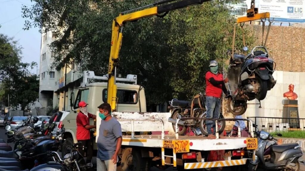 Pune Traffic News: पुण्यात ‘नो पार्किंग’वरील टोईंग कारवाई पुन्हा सुरू नियम मोडणाऱ्या वाहनचालकांना दंडासह अतिरिक्त शुल्क