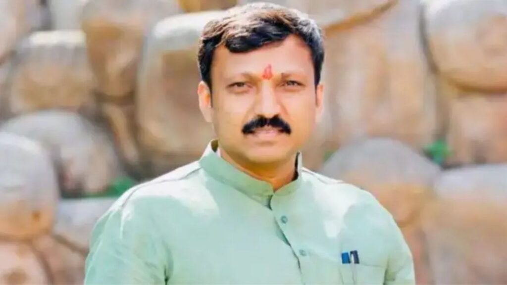 सत्तेत येताच खासदार ओमराजे निंबाळकर अॅक्शन मोडमध्ये आरोग्यमंत्र्यांकडे डॉक्टरच्या बदलीसाठी थेट पाठपुरावा