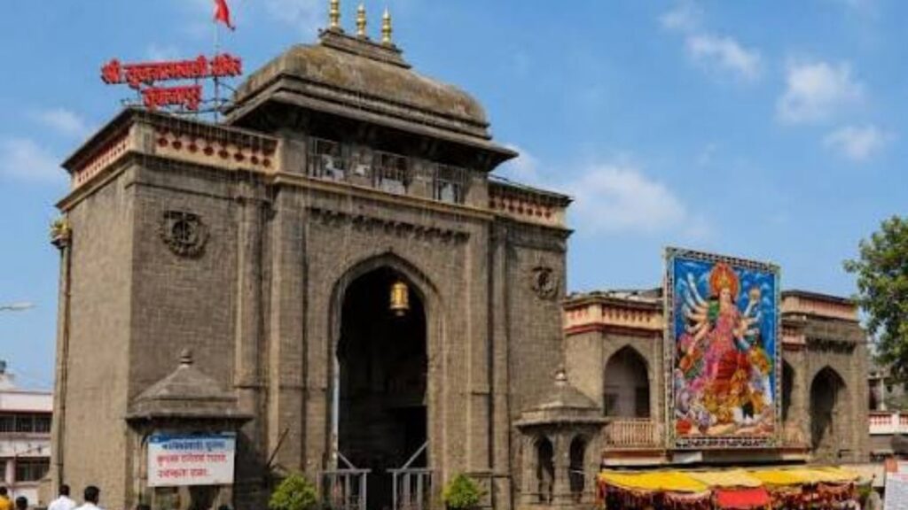 तुळजाभवानी मंदिरात दर्शन व्यवस्थेत मोठा बदल गुरुवारपासून VIP व सशुल्क स्वतंत्र रांगा बंद, सर्वांना समान अंतरावरून दर्शन