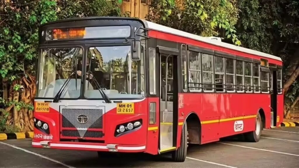 मुंबईत बेस्ट कर्मचाऱ्यांचा बेमुदत संप 2766 पैकी फक्त 32 बस रस्त्यावर, लाखो प्रवाशांचे हाल