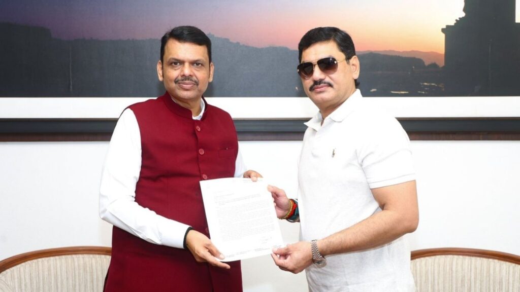 विलास घुले हत्या प्रकरणाला राजकीय वळण धनंजय मुंडेंची मुख्यमंत्र्यांसोबत भेट, खासदार पुत्राच्या भूमिकेचीही चौकशी