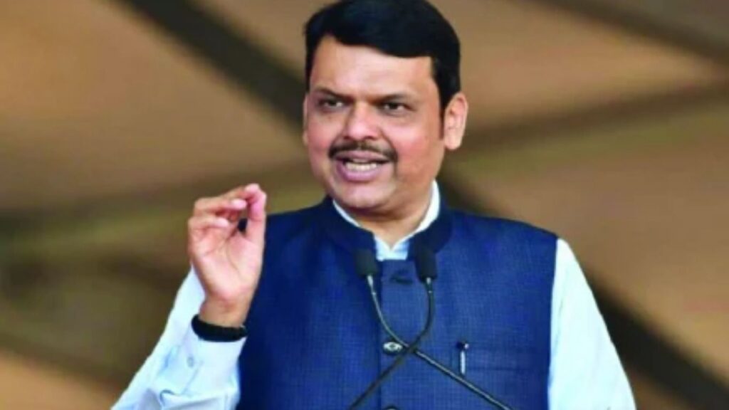 RTI नियमबदलांना तूर्तास स्थगिती अण्णा हजारे यांच्याशी चर्चा झाल्यानंतरच निर्णय, मुख्यमंत्र्यांची घोषणा