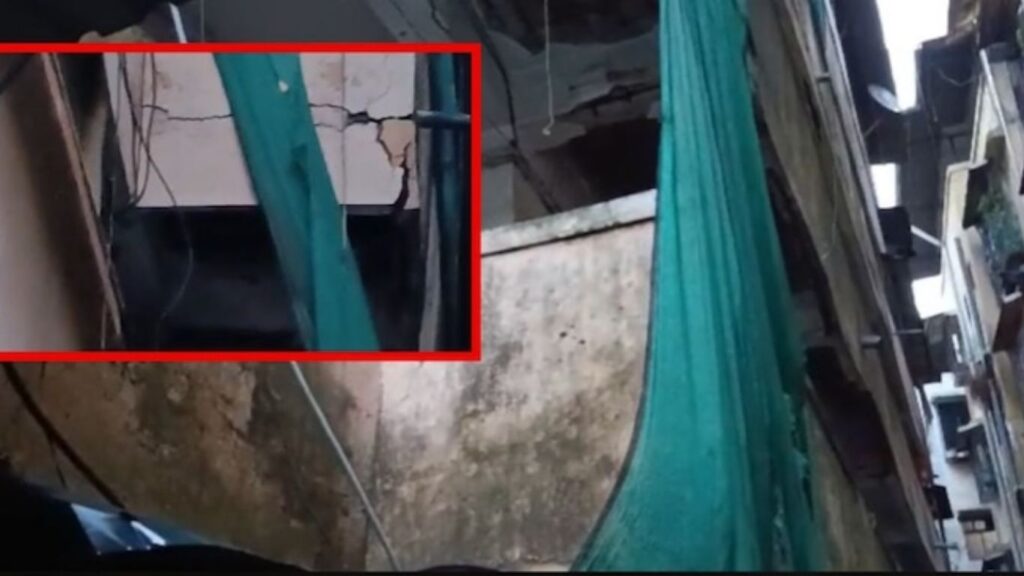 डोंबिवलीत धोकादायक इमारतीचा स्लॅब कोसळला; 7 कुटुंबांना सुरक्षित बाहेर काढले, मोठी दुर्घटना टळली