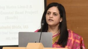 मुंबई महापालिकेत नवा वाद! दुर्घटनांनंतर आयुक्त अश्विनी भिडे यांच्या राजीनाम्याची मागणी, ठाकरे शिवसेना आक्रमक