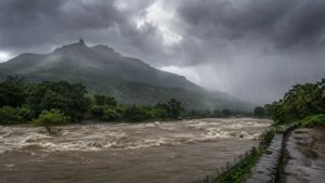 दुगारवाडी धबधबा, हरिहर गडसह प्रमुख पर्यटनस्थळे बंद अतिवृष्टीच्या पार्श्वभूमीवर प्रशासनाचा मोठा निर्णय