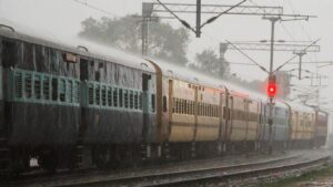 Railway News: लोणावळा-कर्जत घाटात भूस्खलन; मध्य रेल्वेच्या वाहतुकीवर मोठा परिणाम, 200 कर्मचारी युद्धपातळीवर कार्यरत