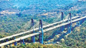 मुंबई-पुणे एक्स्प्रेसवेवरील मिसिंग लिंक पुन्हा सुरू दरड हटवल्यानंतर वाहतुकीला हिरवा कंदील