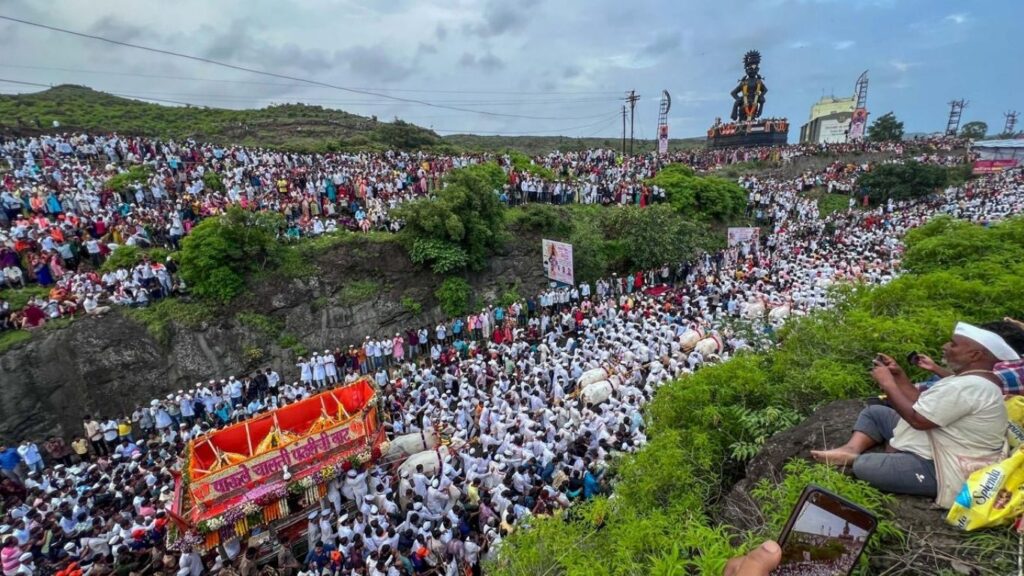 माऊली पालखी दिवे घाटातून कशी पार होते? वडकीकर शेतकऱ्यांची अनोखी बैलसेवा जपते शतकांपासूनची परंपरा