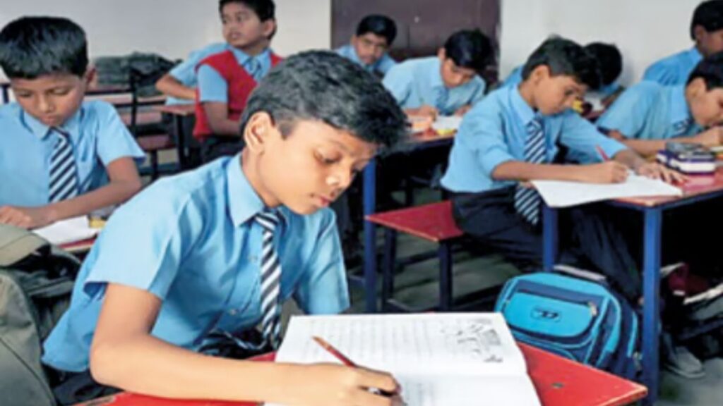 Rising Education Cost in India: वाढत्या शिक्षण खर्चामुळे पालकांवर आर्थिक ताण फीपासून डिजिटल साधनांपर्यंत खर्चात मोठी वाढ